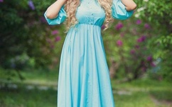 有力缓慢而坚定的进入小说